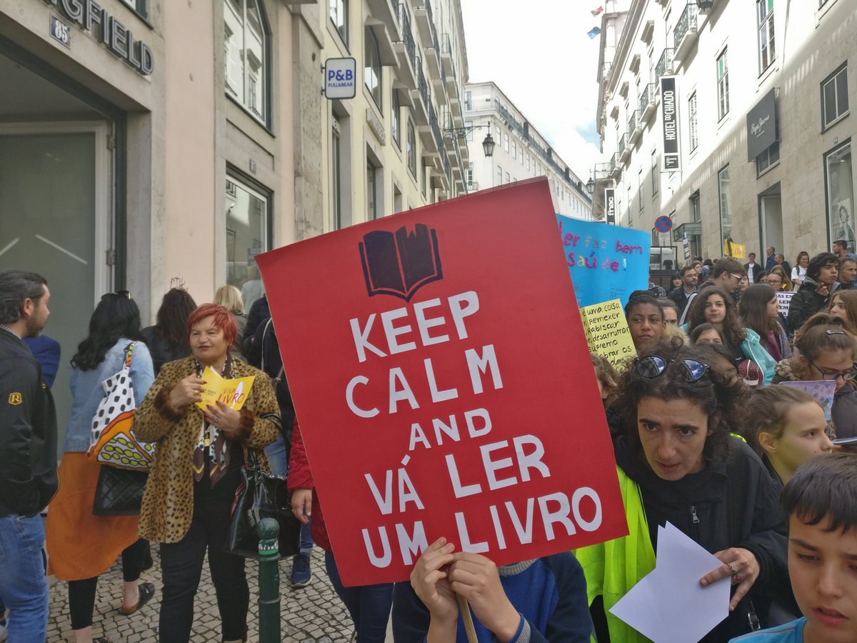 bruno_eiras's tweet photo. Imagem da Marcha ManiFESTA-te pela Leitura - Dia Mundial do Livro!
#DML2019 https://t.co/2Ec3h89u1L