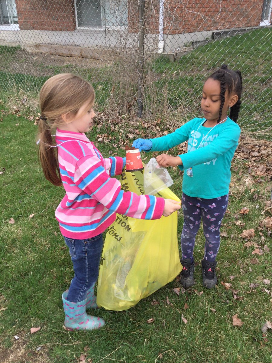 mgardner238's tweet photo. We celebrated Earth Day by getting the whole school out for the Trash Bash to clean up our community. @TrentRiverPS #hpecompetencies @quintewest https://t.co/FmnbQ8kJzN