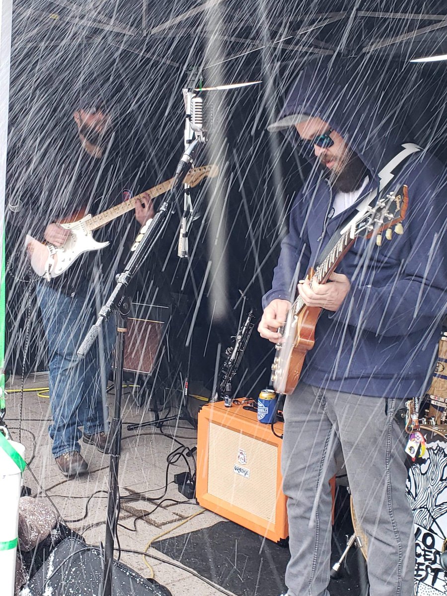 Sunday's are for the blizzards. Thanks to <a href="/LovelandSkiArea/">Loveland Ski Area</a> and <a href="/nativegorilla/">Native Gorilla LLC</a> for the fun event. Big thanks to <a href="/TwoFacesWest/">Two Faces West</a> for letting us use your PA! #peaceloveandsnowgathering