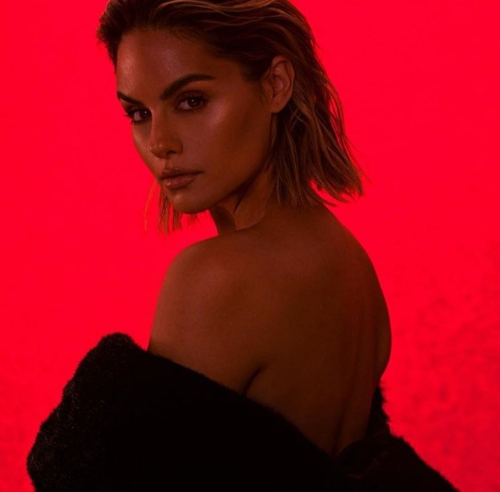 PiaToscanoSpain's tweet photo. El cover que @PiaToscano hizo de 'Delicate', original de @taylorswift13 se pondrá a la venta el próximo 26 de abril. 

Puedes reservarlo ahora en todas las plataformas digitales! https://t.co/Ul3sx2xo4l