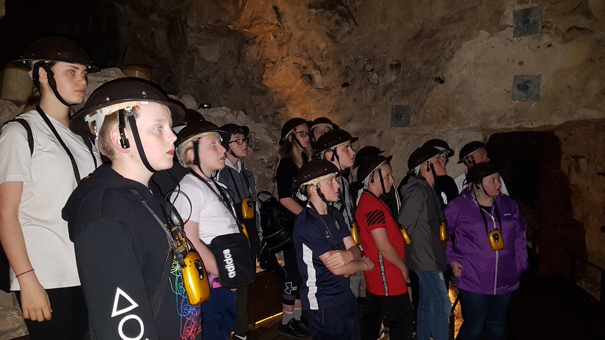 soahistory's tweet photo. Wellington Tunnels to remember all those who fought at the battle of Arras... students were able to walk through the tunnels and discover what life was like for the soldiers living, working and fighting in them @ShireOakAcademy @TimeTravelEdu #WW1 #battlefields https://t.co/y8IhW3Qg2e