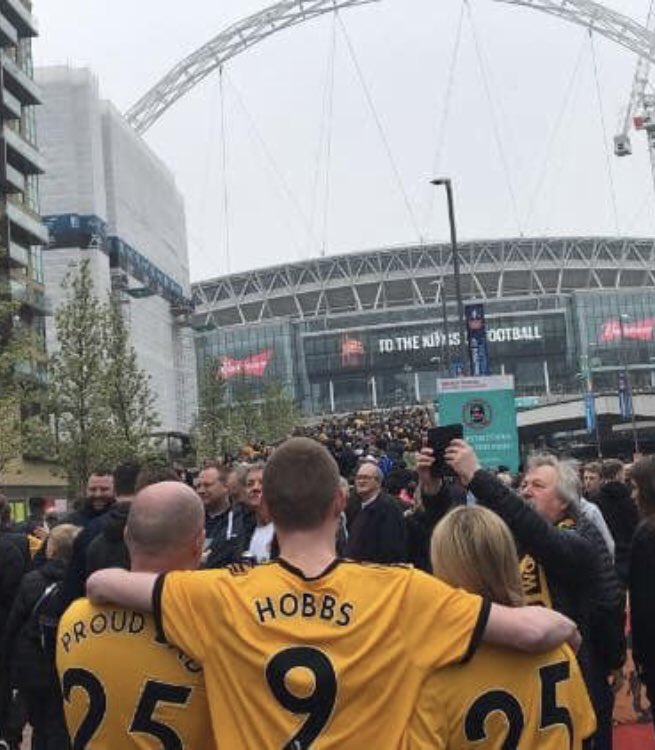 beeniebottie's tweet photo. Wembley #wwfc https://t.co/YuyPXcD8eL