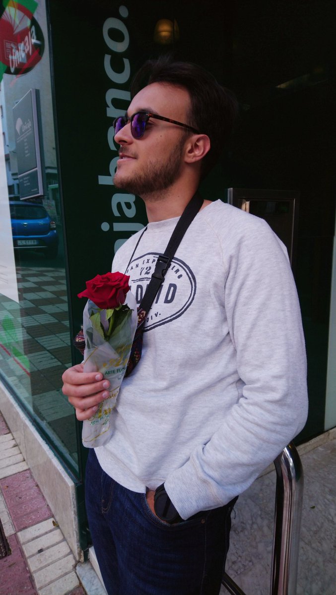 mercedescalcarr's tweet photo. Tengo al mejor novio chicas, lo siento pero es pa mi, suerte con el q encontreis❣️🌹 https://t.co/ZLulIwGTrM