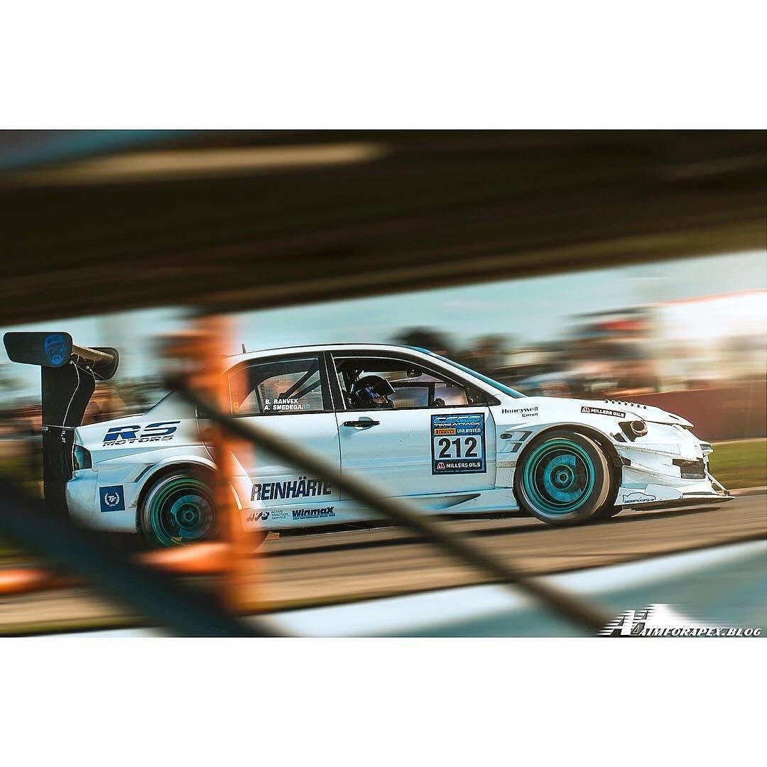 QTAlignment's tweet image. #TurboTuesday
@aimforapex got this amazing shot of #QuickTrick Partnered driver Andy Smedegard! 

Repost from @dizmm  -  @aimforapex got a good one. 
#RSMotors #RSWest
#ASMotorsports
#365Racing
#ReinharteSuspension
#TFWorks
#Fobiafab
#BoostedFilms
#MagnusMotorsports