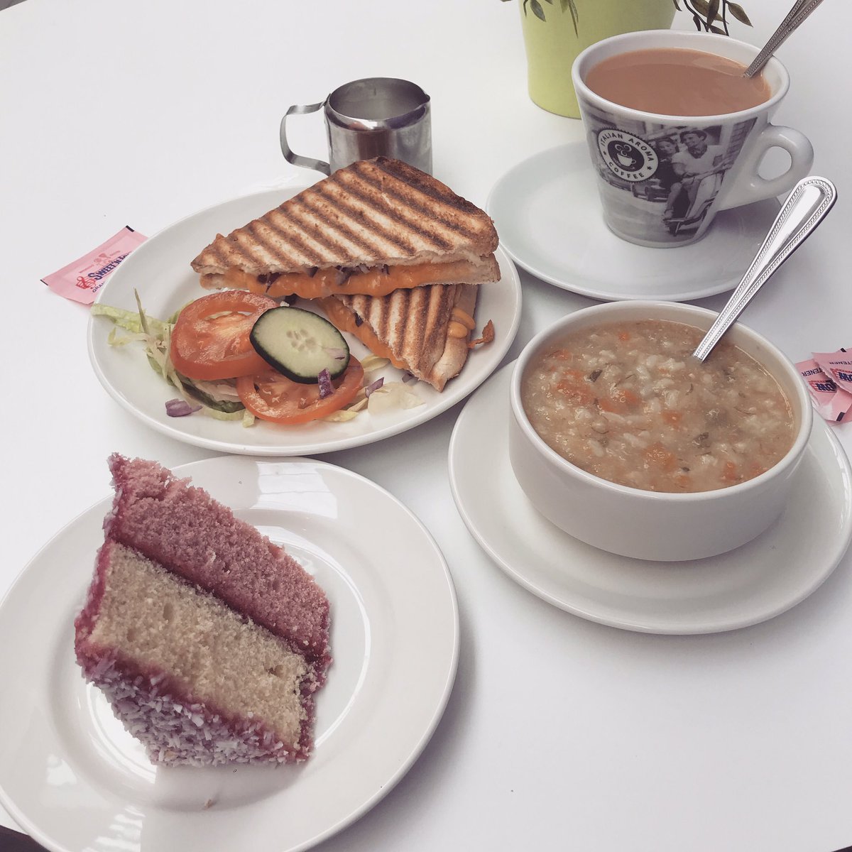 xo_kirst's tweet photo. Am no even hungry today so I’m just going to head over to the town hall for a munch , what did u have Kirsten? ...this , who where u having lunch with...myself 🙂. #treatyoself #imstillgrowing #fatty https://t.co/UUPmsJJdHS