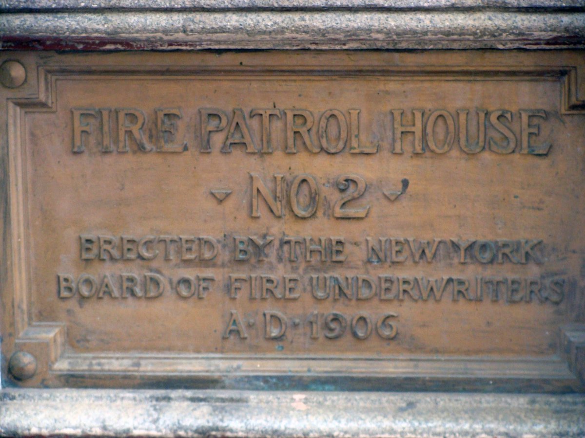 BillyGoldfeder's tweet photo. New York City Fire Patrol House #2: From Benjamin Franklin's Fire Prevention Ideas To Anderson Cooper's Home.
https://t.co/bktcFcFG75 @andersoncooper @fireheritageusa #FPNY #firepatrol #newyorkcity #firefighter #history https://t.co/bTWhypDJvD