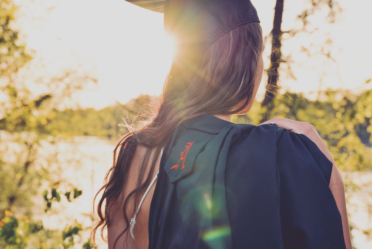 TrustedAid's tweet photo. We know the sun is shining and it’s starting to feel like summer, but we still have a couple months left until #graduation☀️🎓What are your #summer plans? Where are you going to #college in the fall?! https://t.co/N0lsb2NxJr
