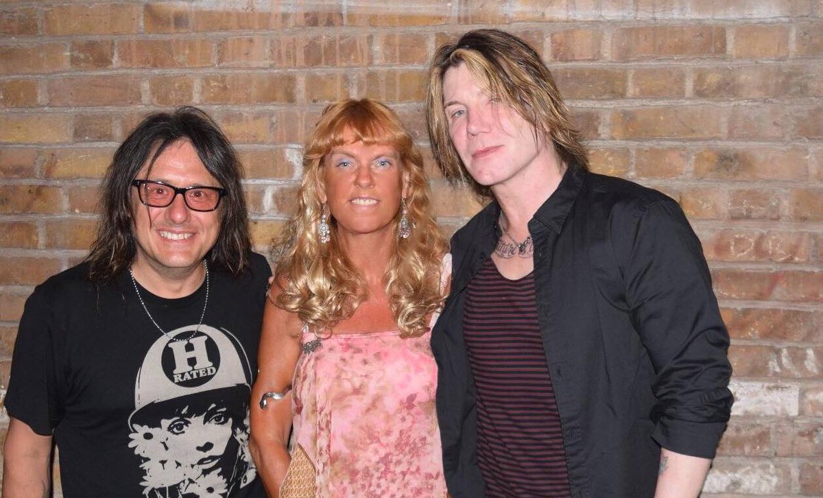 MusicPlayeur's tweet photo. Cannot believe itโs been 17 years since #hereisgone #single #song #music @googoodolls @AbsoluteGoo @johnrzeznikGGD @RobbyTakac #ROCKMUSIC #musicians #singersongwriter #myvideo #bristol #gig #2018
https://t.co/ynQM3vX9ld https://t.co/u3ZmC51D6U