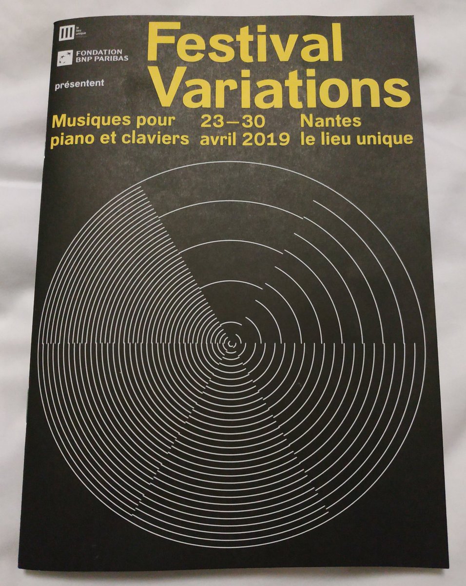 CarelleAlex's tweet photo. Première soirée du Festival #Variations2019 en direct du @lelieuunique avec l'hypnotique et lumineux "Crowd" de Gisèle Vienne avant une semaine toute entière dédiée au clavier autour de @yaronherman @pierrerigalCDM @DCDmusic @jamesmcvinnie mais aussi le légendaire Terry Riley !👏 https://t.co/bBPMsemLkR