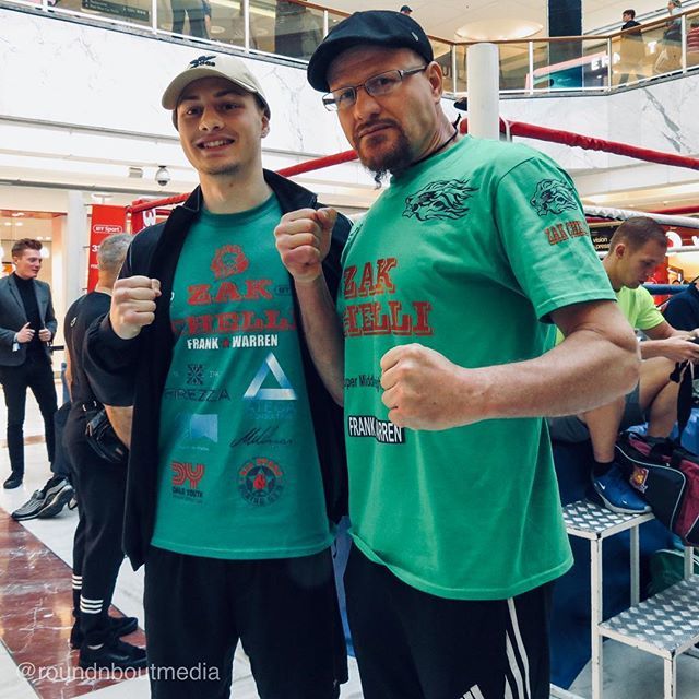 roundnboutmedia's tweet photo. Zak Chelli with his father Zak Chelli Snr today at @brentcross_sc ahead of #fightnight Saturday April 27 at the @ssearena @zakchelli @chellizak πΈ @roundnboutmedia #zakchelli #chellismith #duboislartey #brentcross #wembley #london #fightnight #btsportβ¦ https://t.co/tyhoLGY1md https://t.co/5JTt4HGG2P