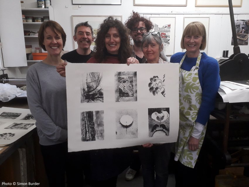 Oaks_Editions's tweet photo. Our #Lithography Taster course in March was great fun - 6 people drew 6 small #lithographs on 1 big stone &amp; printed them 6 times all in 1 day. #stonelitho #printmaking https://t.co/YlNqUHfcXu