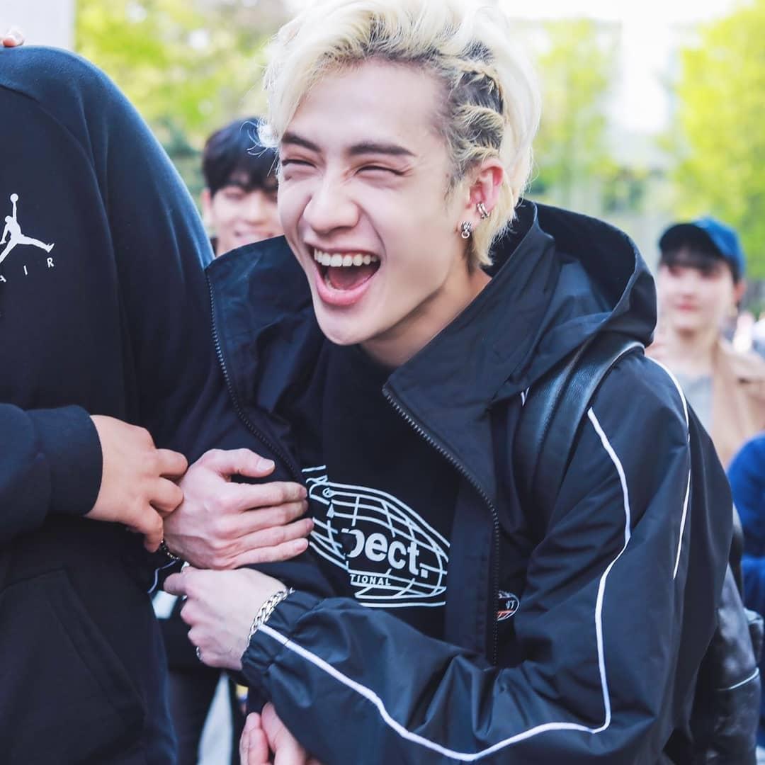 straynugget's tweet photo. chan is one of the nicest,cutest and most talented leaders I know.and if u hate on him, because of a hairstyle which he probably didn't want than you are stupid ngl. it hurts to see how some of you are hating on him I LOVE AND RESPECT CHAN!WE DON'T DESERVE CHAN!
#StaysWithChan https://t.co/kbQilLffii