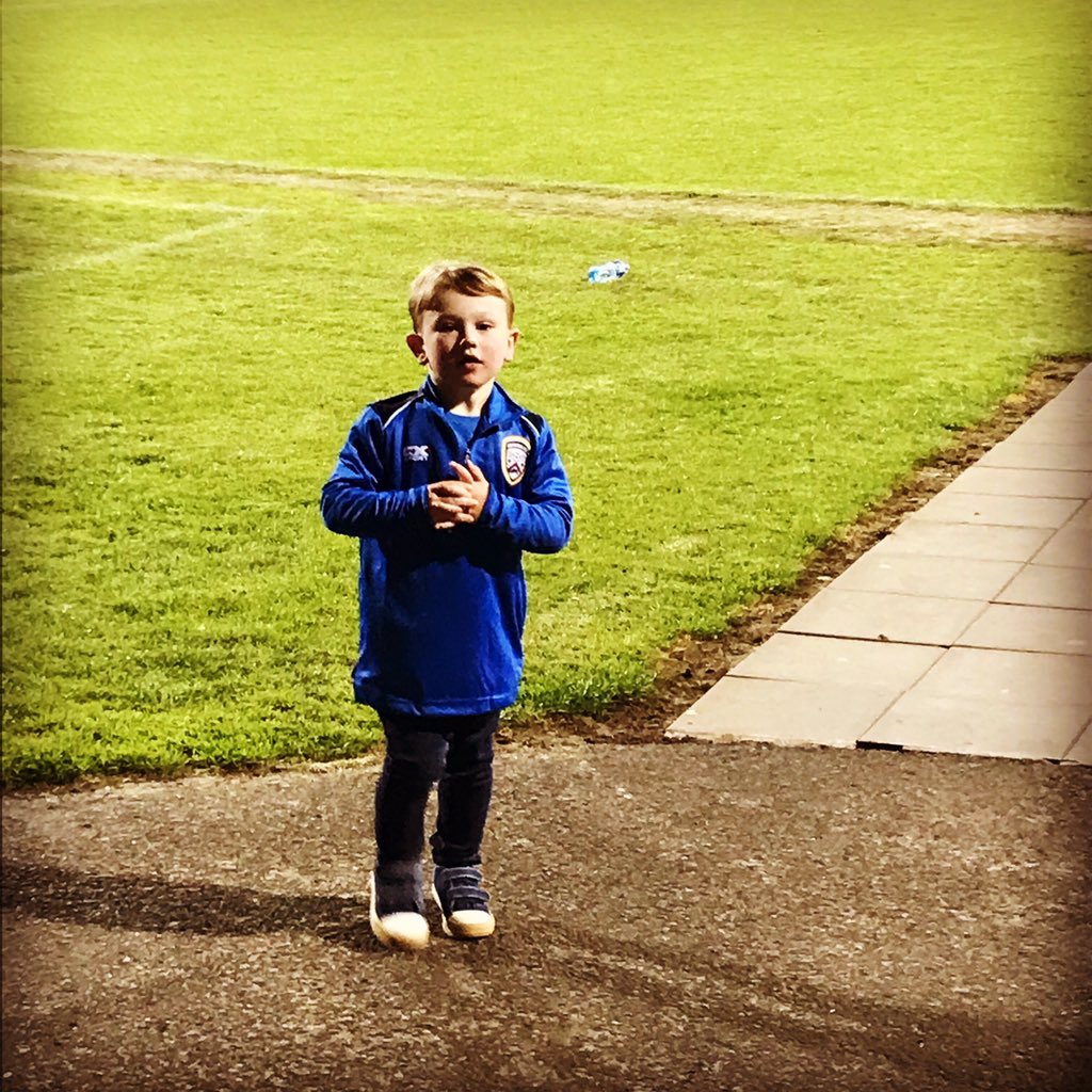 Stevie_F83's tweet image. Pitch invader at the final whistle tonight after the @colerainefc victory over Crusaders #MiniBannsider #colerainefc