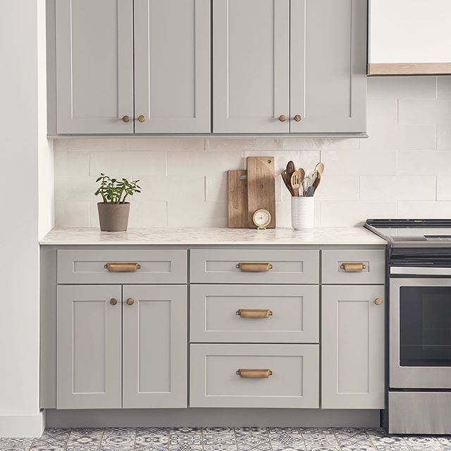 Why grey cabinets? 🤷⠀
⠀
White-colored kitchens have dominated the scene for years, but grey cabinets are on their way to taking the title of most-desired look.⠀
⠀
If you aspire to create a kitchen that incorporates trendy and enduring elements, h… bit.ly/2PtIu6z