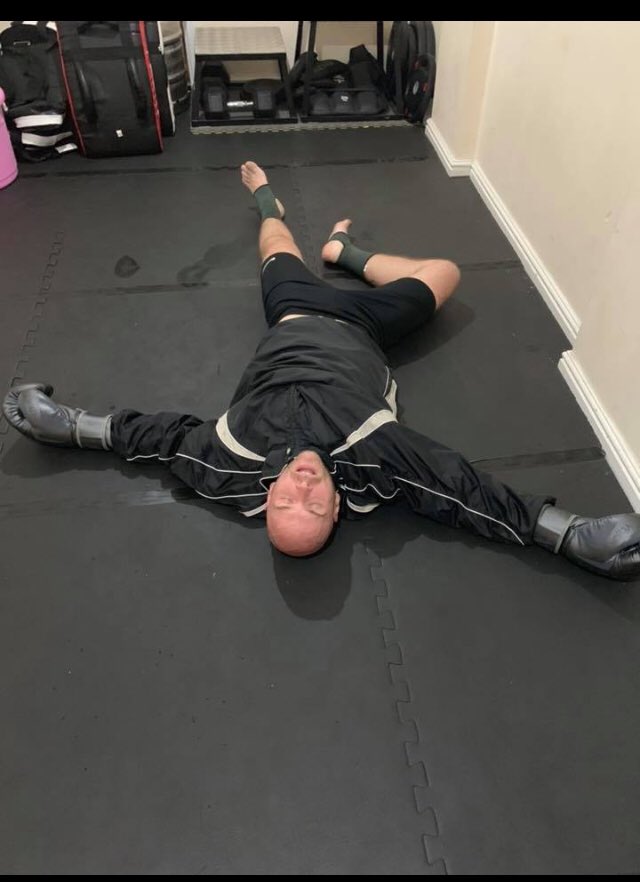 cyhughes82's tweet image. Last pads session before fight night absolute killer 😓#4daysout#k1#fightnight