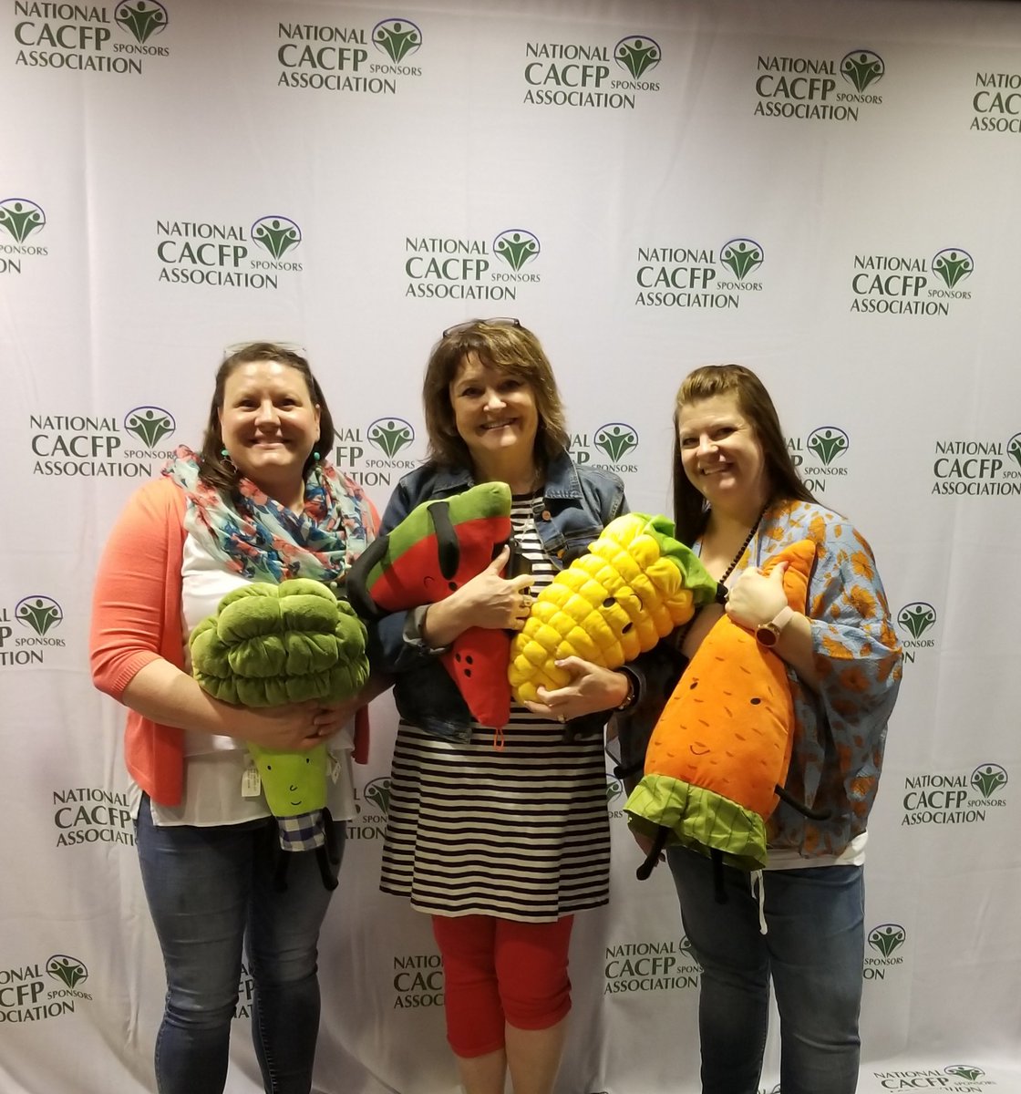 This crew is in Chicago at the National Child Nutrition Conference. Ready to learn more about feeding kids healthy meals! 🍉🍌🍎🌽🥕🍞 #CACFP19 #THEYFEEDSKIDS @ymcacassclay <a href="/YMCALorrie/">Lorrie Thoemke</a>