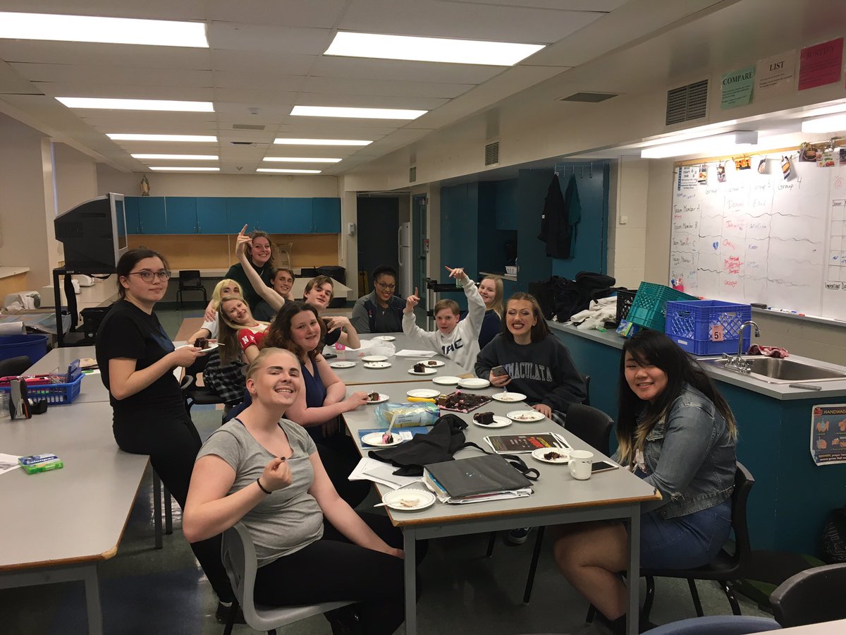 MsBudgell's tweet photo. Cast and crew of @ImmaculataOCSB celebrate Ann’s birthday in between makeup trials, tech run throughs and rehearsal with the pit band! #BeCommunity @littleshopofmac #dontfeedtheplant #whymac @OttawaCappies #ocsbArts https://t.co/3NeKdFyJSc