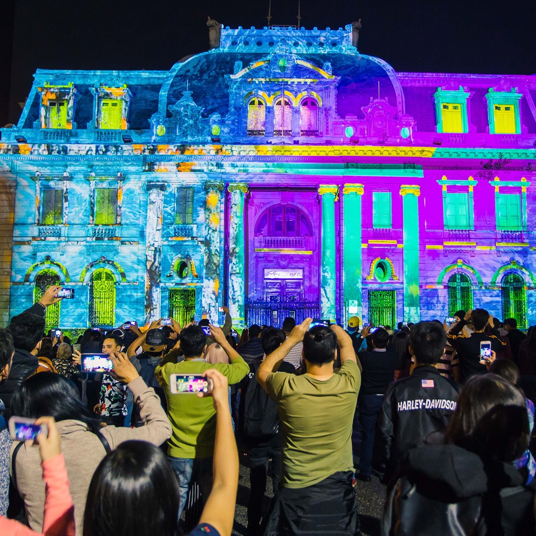 filusachile's tweet photo. ¡ El espectáculo que hizo vibrar el Arte y la Cultura! #filusachile #filusa2019 #munistgo #cordesan #santiago https://t.co/S6mBeKdAC4