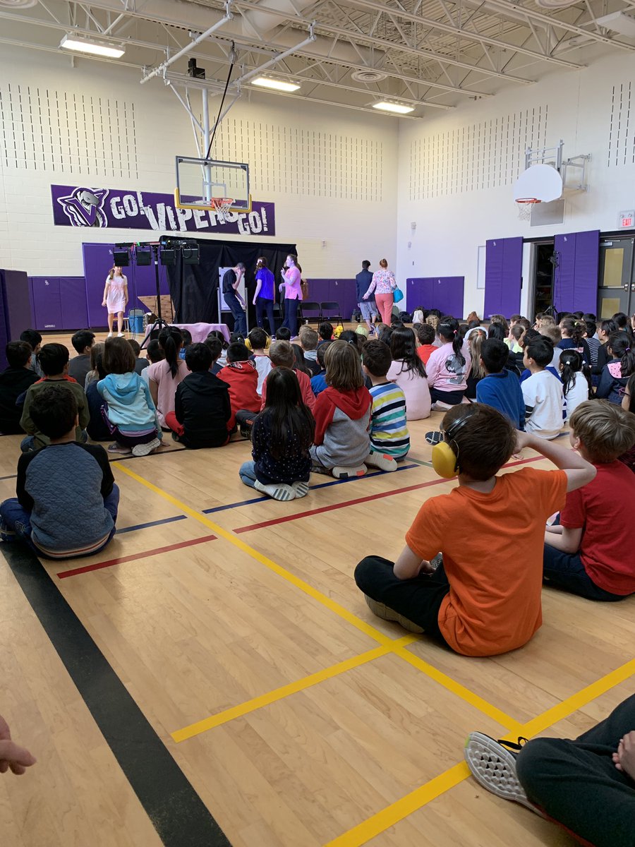 TeamSuperDennis's tweet photo. We had a blast watching the play from students @HaydenHuskies today! We were completely engaged throughout & had a few laughs too!! Thank you for sharing your talents with us ππ¬ #msdennisavp #avprocks #haydenrockstoo https://t.co/2XbdoniHBE