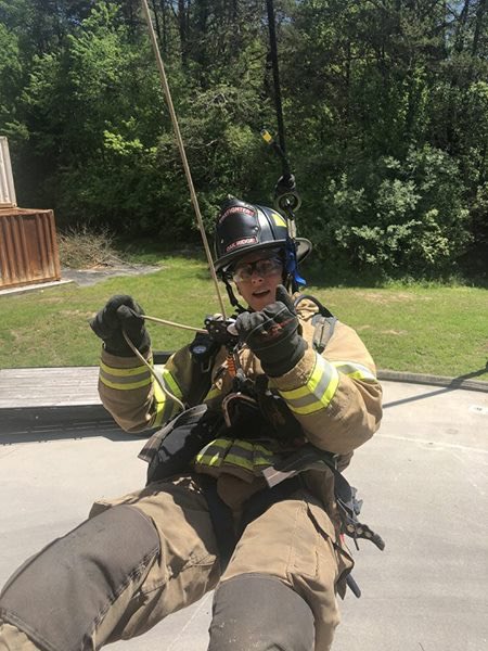 OakRidgeFD's tweet photo. Today #ORFD Recruits 👨‍🚒 trained on EXO emergency bailout systems by Petzl. These systems allow firefighters to quickly exit a window &amp; lower themselves to the ground. It is used when firefighters face quickly deteriorating conditions or have been cut off from other means of exit. https://t.co/flqSLNPDOT