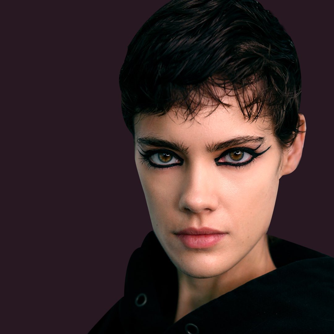 sppromaquillaje's tweet photo. ¿Quien dijo que no te puedes pasar de la raya? ¡Atrévete!
Corrector + lápiz delineador Blue -
-
-
#SPProducts #sppro #delineador #eyecat #eyeliner #black https://t.co/6CySEwT2xP
