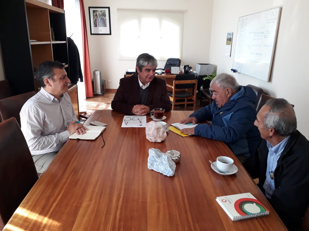 Indap_coquimbo's tweet photo. Queremos seguir apoyando a las organizaciones campesinas, porque sabemos la importancia de la #asociatividad 💪 en el #MundoRural 🇨🇱
Dir Reg @Indap_coquimbo José Sepúlveda se reunió con representantes de #MUCECH regional e informó sobre el trabajo que desarrollaremos este 2019 https://t.co/2PAUalhChO