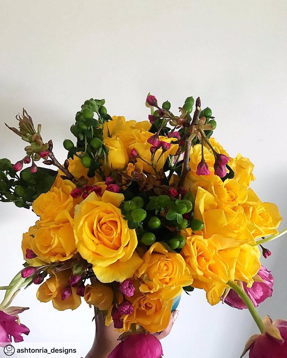 AshtonRiaDesign's tweet photo. @ashtonria_designs Loved being able to create this bright &amp; cheerful centerpiece for a  client turned friend! We were told it was the perfect finishing piece for her Easter brunch display ♡. #eventdecorator #events #njevent #paevent #partydecor https://t.co/QUJEz84XDa