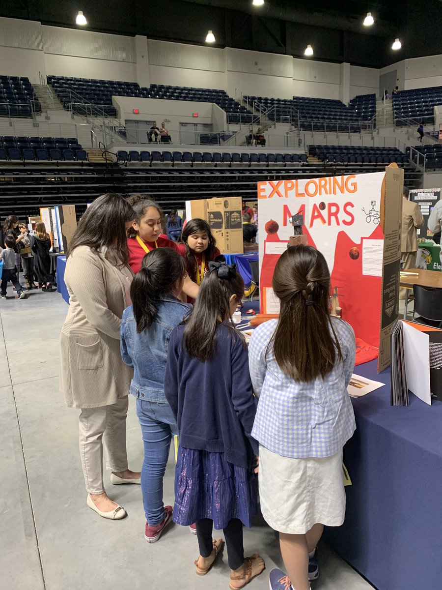 tracygibson99's tweet image. Bastian 5th Graders at #HISDGTExpo
#ExploringMars @EHareSr @Ithinkorange2 @BastianEs1 @KimJ11990555 @SouthArea_HISD @HISDSupe @NASA