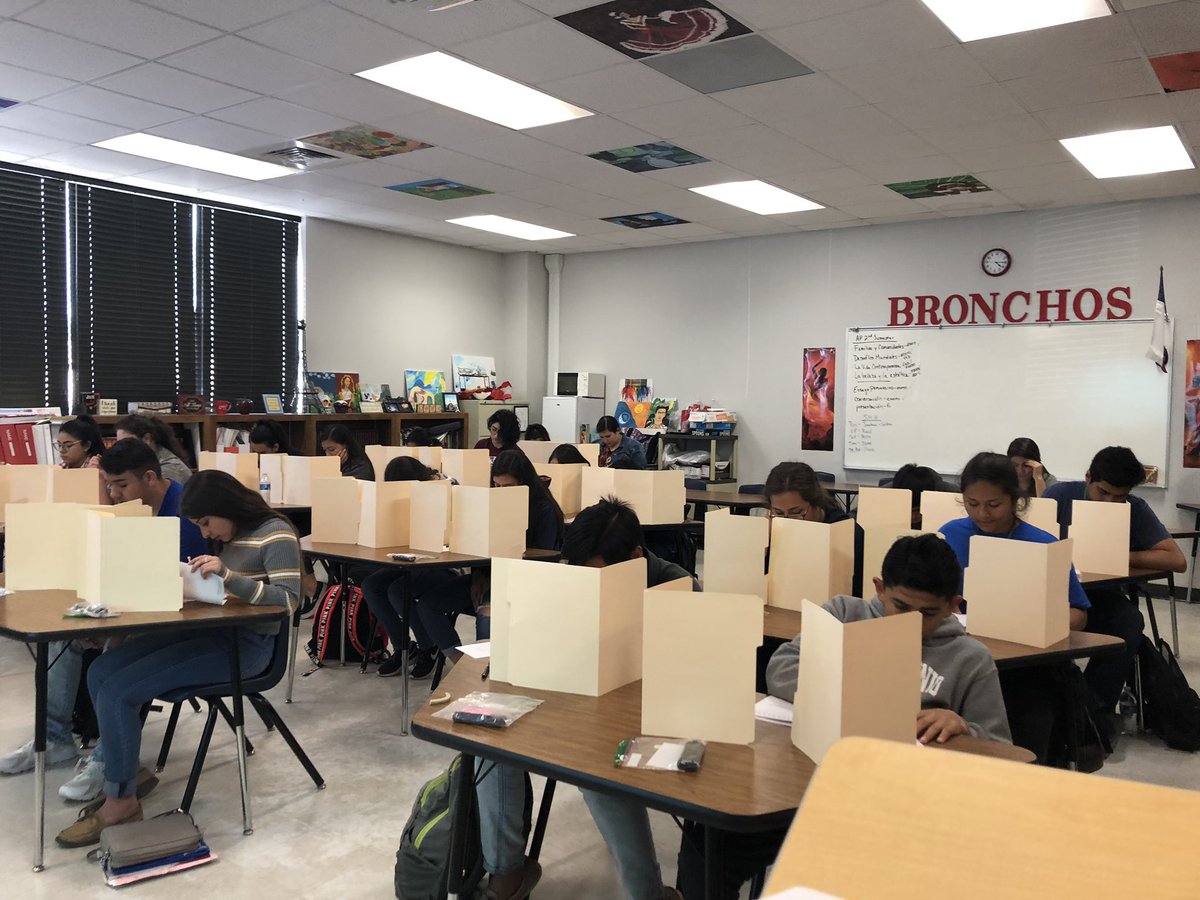 MsYesiB's tweet photo. AP Spanish Language & Culture mock Exam: Day 1
Students are spending their free time (3 1/2 hours) working hard on getting a 5 on their AP exam.
#FastTrackToA5 #APSpanishLanguage #APSpan #OHSscholars #teamECISD #AraujoBarajas
@BronchoNews @BigRedBronchos @OHS_LOTE @jesgar_cia https://t.co/8oLoNkfwRs