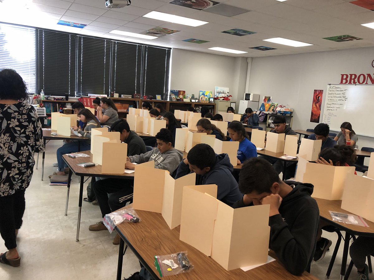 MsYesiB's tweet photo. AP Spanish Language & Culture mock Exam: Day 1
Students are spending their free time (3 1/2 hours) working hard on getting a 5 on their AP exam.
#FastTrackToA5 #APSpanishLanguage #APSpan #OHSscholars #teamECISD #AraujoBarajas
@BronchoNews @BigRedBronchos @OHS_LOTE @jesgar_cia https://t.co/8oLoNkfwRs