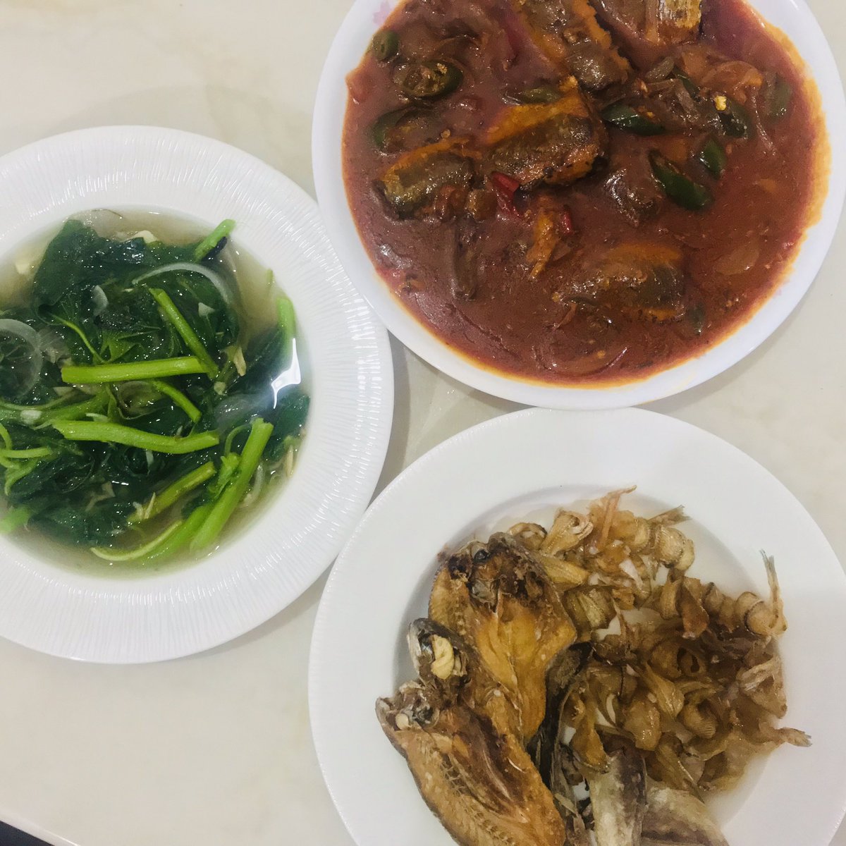 djlinsuriacinta's tweet image. #djlin sempat #masak lauk simple je utk bawak g kerja😅#sambalsardin #bayammasakair #ikankeringgoreng Anda #lunch apa arini?Kita jumpa 8 mlm ni dlm #suriacinta di #suriafm #radiodj #radioannouncer @suria_malaysia #djlinmasukdapur #djlinfoodlover #djlinkakimakan #djlinonairmalamni