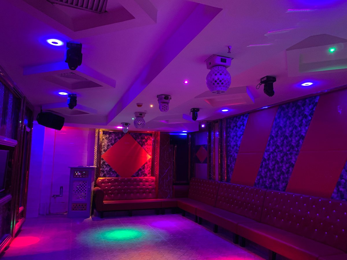 GuangzhouITC's tweet image. This cool one-stop solution service is a better choice for hotel owners. With this, we are happy to share that ITC KTV #Lighting, #ProfessionalSoundSystem, #PA System was successfully installed in the different areas of #GrandParkHotel.
itctech.com.cn