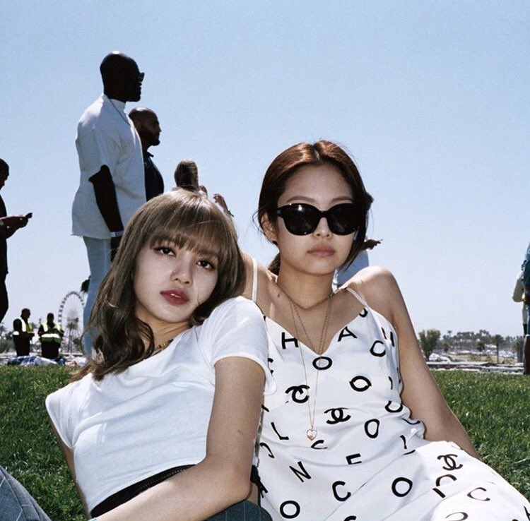 lalisa27forever's tweet photo. มองแวบแรกคิดว่ารูปตัดต่อ5555555 https://t.co/4wehetc9eH