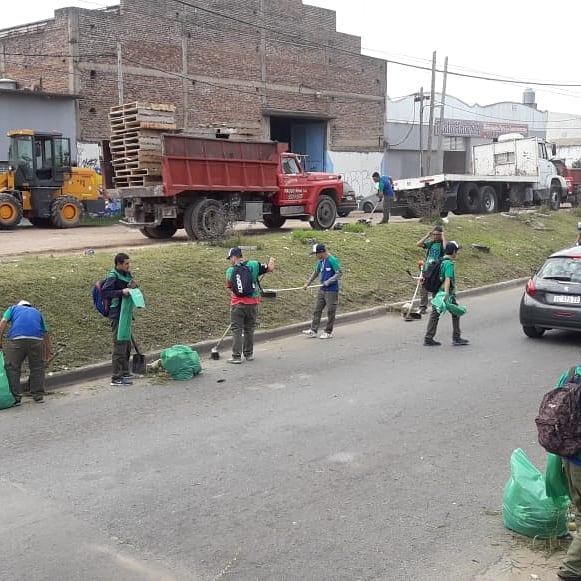 gabrielgagolmz's tweet photo. Comparto algunas imágenes de los trabajos realizados hoy en San José Oeste en el marco del Programa Municipal #EcoLomas
@minsaurralde 
@MunicipioLdeZ 
@MedioAmbienteLZ 
@EmilianoBaloira 
@RodriguezLuisSJ 
#LomasEnMovimiento
#OrgulloDeSerDeLomas https://t.co/uDdU7WDDsH