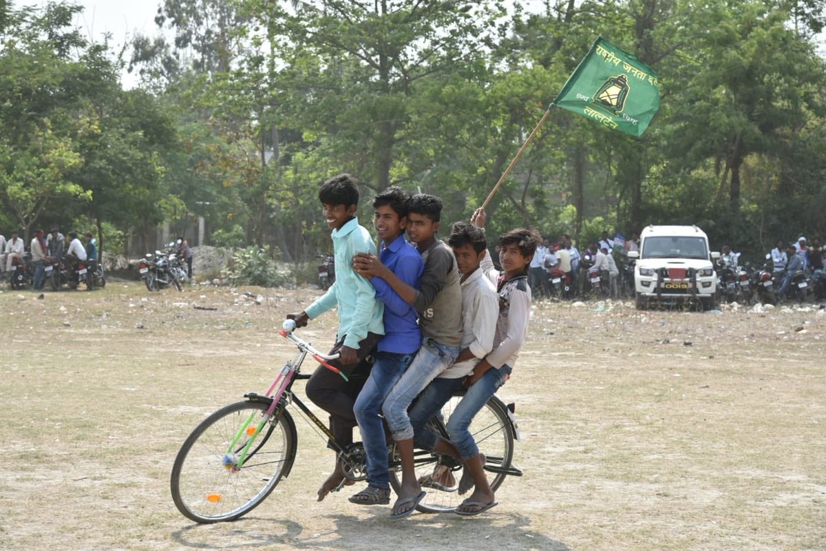 RJDforIndia's tweet photo. चलो नफ़रत का अँधेरा हटाते है, लालटेन जलाते है। https://t.co/gMn6KExTBH