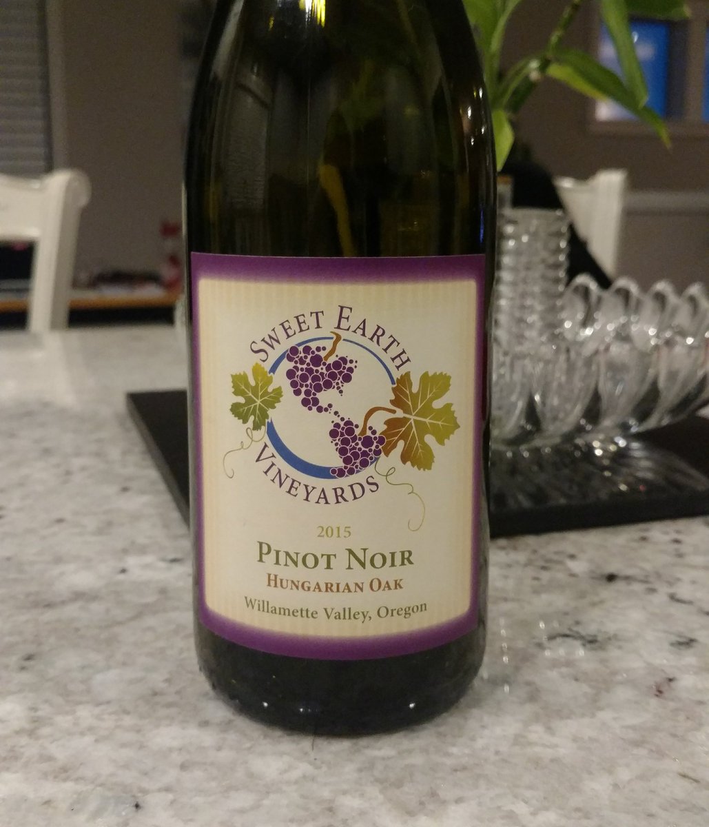 winepixie's tweet image. A delightful Pinot Noir, perfect a long side grill turkey breast, garden green beans &amp;amp; baby red potatoes. Love the oak choice! @SweetEarthWines
