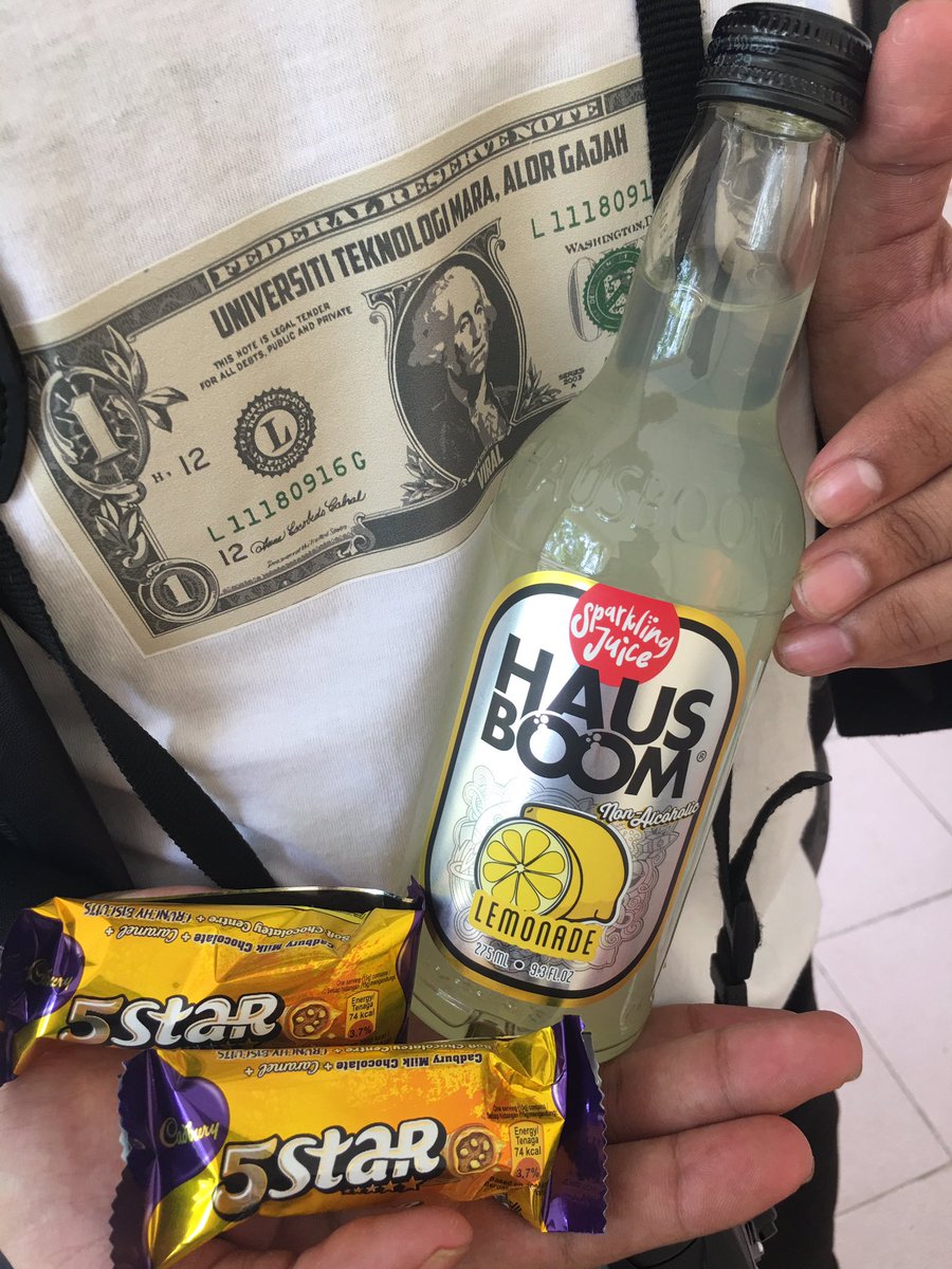 OfficialVIRAL19's tweet photo. LIVE UPDATE!! We're giving away Hausboom drinks and cadburry as a goodies for you. So, if you love and like it do come to our talk ✨ @HausboomHQ @CadburyMY #ViRAL19 #LenduLit #KAGViRAL #LiveUpdate #WardahInspiringBeauty #WardahTravelInStyle #Famemakesmoney #WardahXUITMLendu https://t.co/wVfM1tn3sF