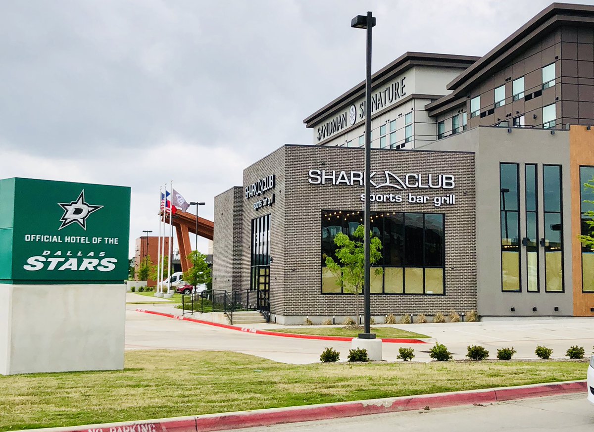 1AngieMarie's tweet photo. So proud of this project! #GoDallasStars 💚#SandmanSignatureHotel #MoxiesGrill #SharkClubSportsBar https://t.co/czDSfF8tJ7