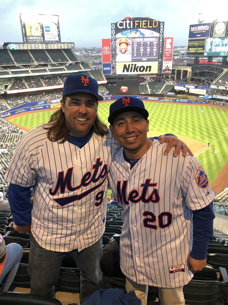 KingcougarMike's tweet photo. @9onhockey @mfishbein44 @eddiesofficials @EPLSB @rstones199 @AndrewPollner @diffle @marctalky1 @Mrs_Diffle #MLB 24 @Mets vs @Phillies w @DavesMetsDugout @daveaplus @gilligan80 @royaltytoursusa &amp; another 24,000 or so https://t.co/3iey11978U