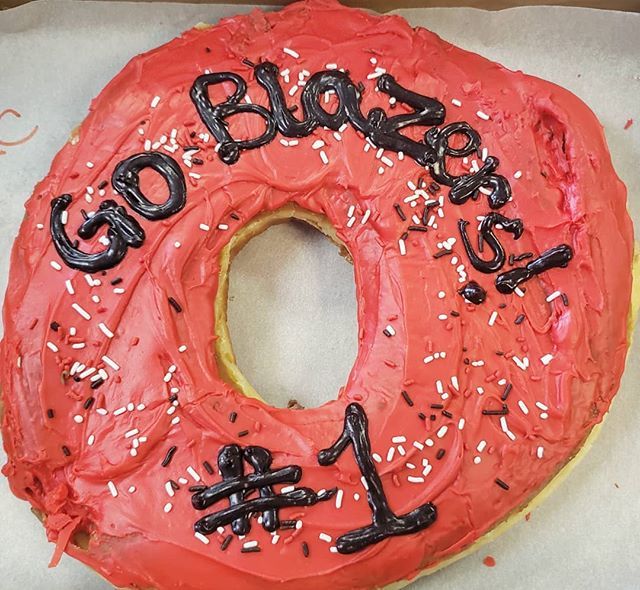 DeliciousDonut1's tweet photo. Go Blazers! @trailblazers 
#ripcity #playoffs #portland #trailblazers https://t.co/Q0Ec7pJOiw https://t.co/dTx0dQ2zyA