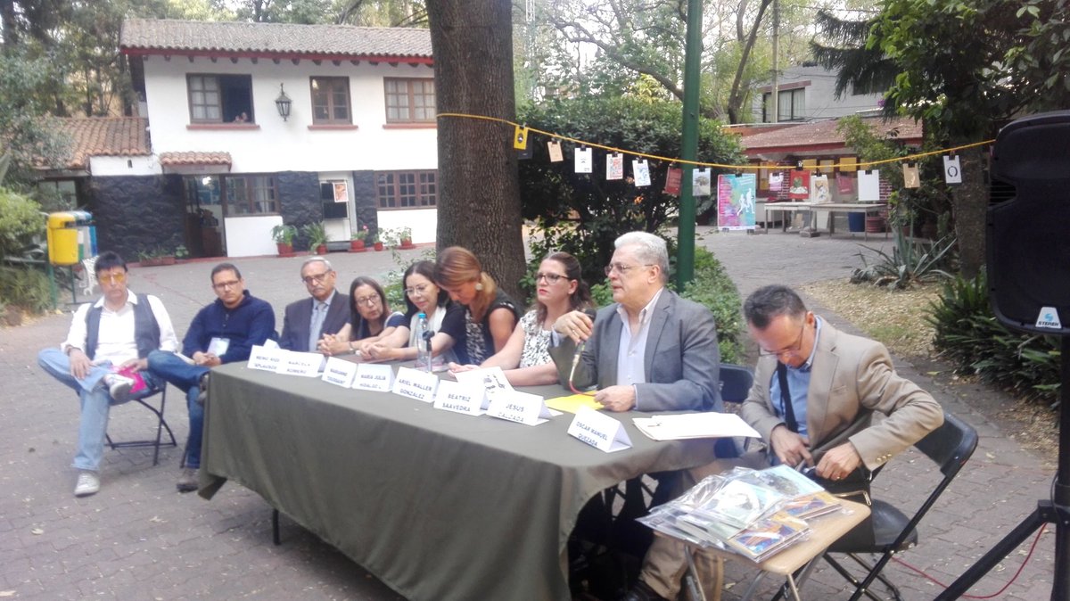 GeneralCoyoacan's tweet photo. Jesús Calzada,  Director de la SOGEM en el cierre del primer Maratón de escritores en la Casa de Cultura Jesús Reyes Heroles en #Coyoacán
.
#DiaDelLibro #EntradaLibre https://t.co/oo4JptEnPX