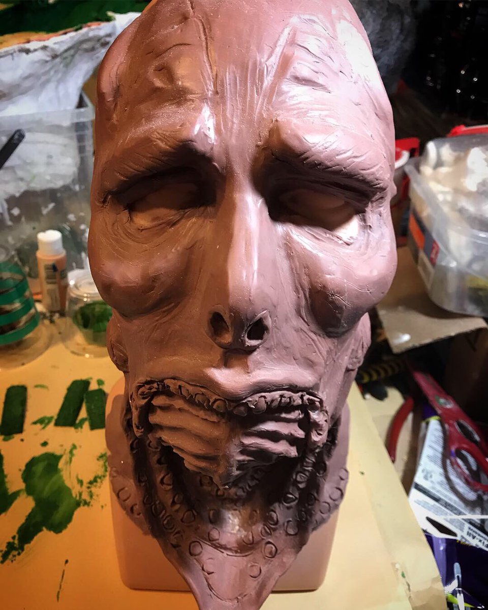 jodiwarfx's tweet photo. Made a sculpt last year inspired by the amazing work @stevewangcreaturecreator of his tooth fairy portrayed by @actordougjones that will come together for a future cosplay 🦷 🧚♂️. #cosplay #horrorcosplay #toothfairy #darknessfalls #sfxmakeup #stevewangcreaturecreator #jodiwarfx https://t.co/uF0SWEG55D
