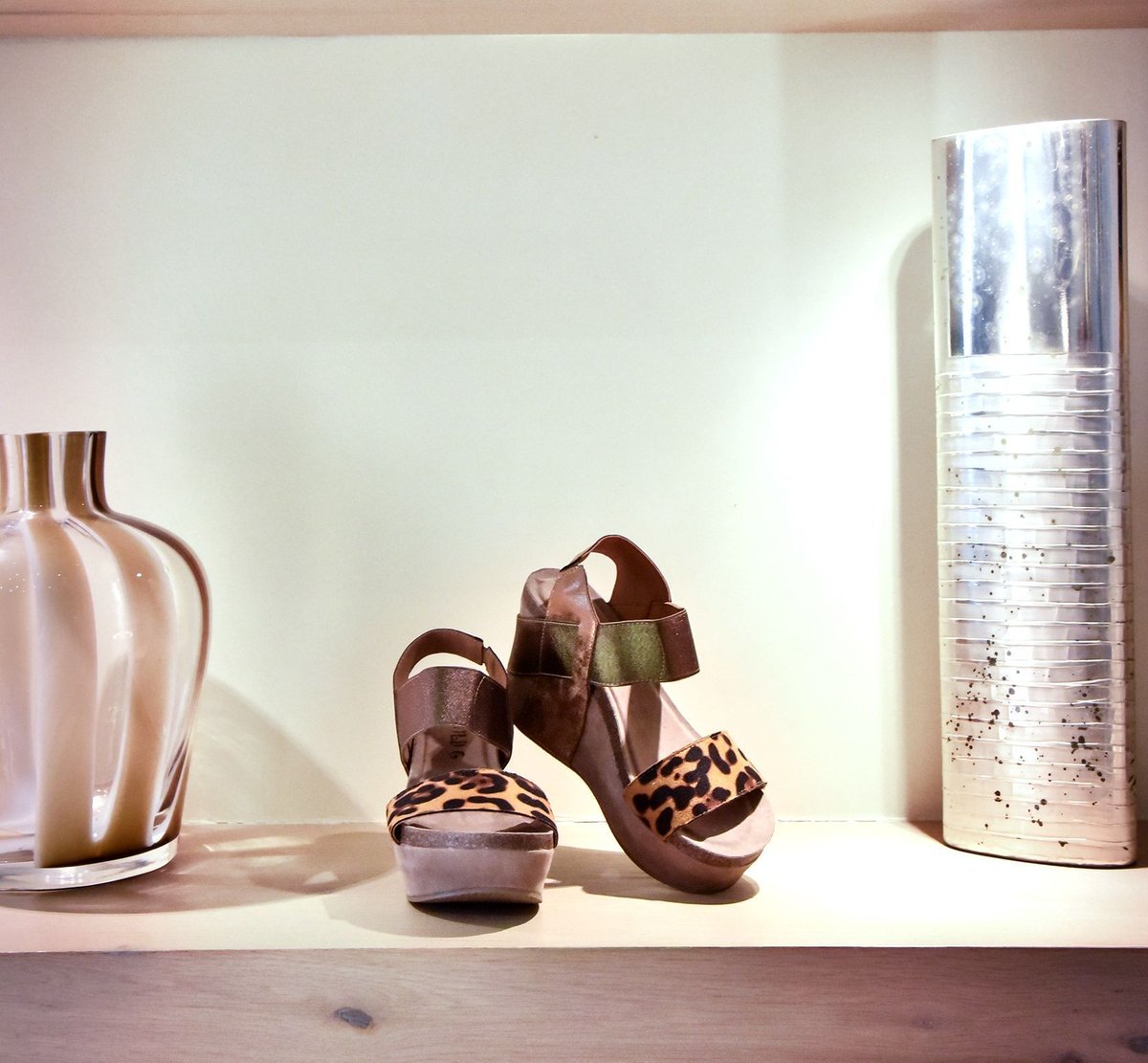 ThePinkwell1's tweet image. Leopard print wedges? Finally! The perfect statement piece for the spring season!

&amp;lt;Lonnie Leopard Wedges&amp;gt;
Photographer: @sarahnomotophotos
Location: @beaconatwaugh
#leopardprint #printsandpatterns #boutique #boutiqueshopping #spring #wedges #leopard #shoes #heels