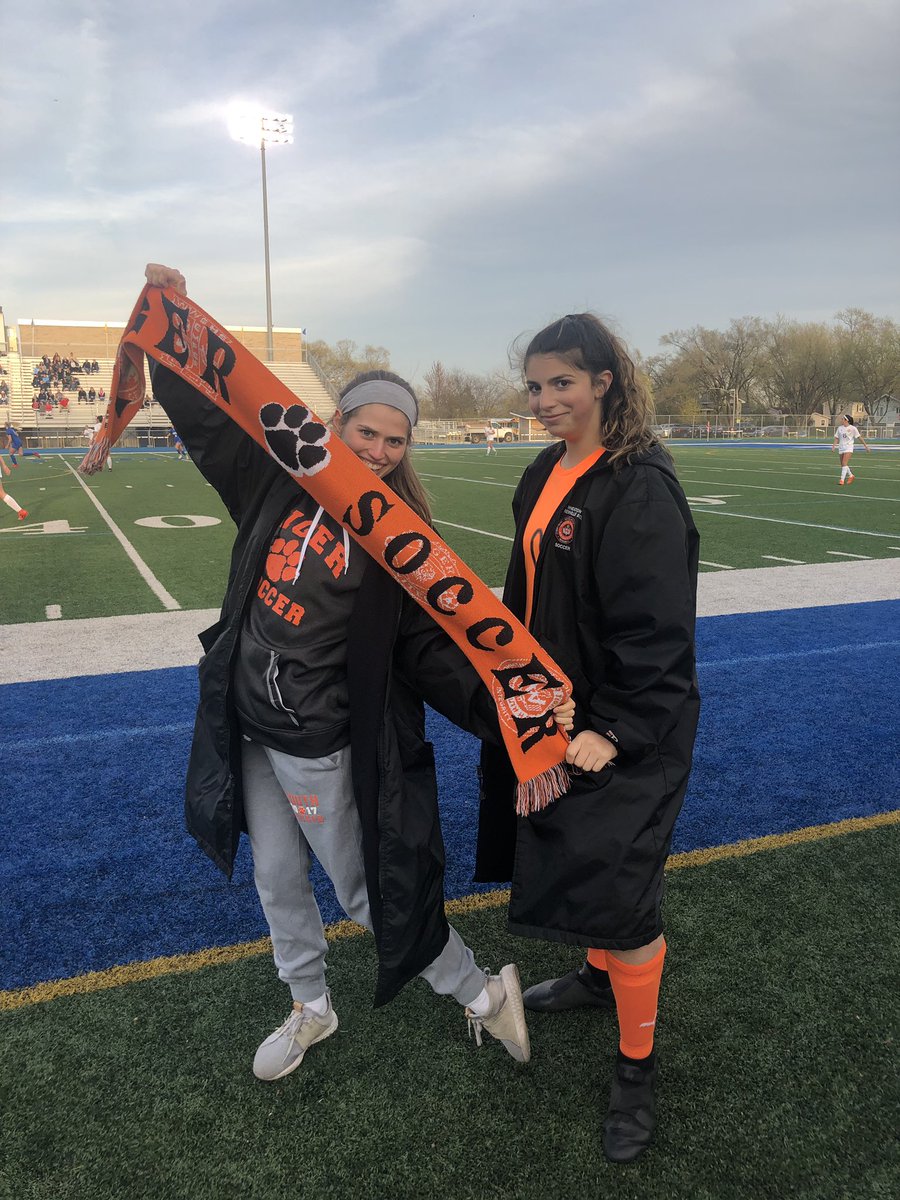 wwsouthsoccer's tweet photo. GOAL ALERT ๐จ๐จ๐จ Paige Miller #20 scores off a corner from JJ Aalbue #19. LETS GO TIGERS๐๐๐๐
๐ค๐งกโค๏ธ๐คโฝ๏ธ๐ช๐ฏ #ooohkillem The score is 1-0 https://t.co/w1zIP3RJn0