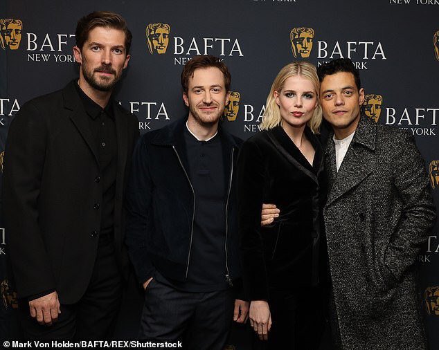 AAOsAwesomeFans's tweet photo. The fab five of @BoRhapMovie! Rami, Joe, Ben (cardboard and regular), Gwilym, &amp; Lucy! 🥰 #BestCastEver #BohemianRhapsody #RamiMalek #JoeMazzello #BenHardy #CardboardBen #GwilymLee #LucyBoynton https://t.co/U7SE4ijvT2