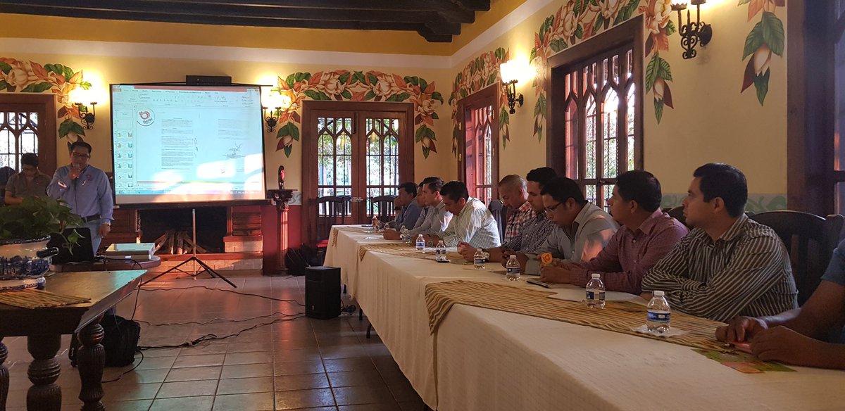 BedranRuiz's tweet photo. Empezamos!! Entre líneas y café @SoyCACHAC El Colegio de Arquitectos Chiapanecos A.C. coordinando esfuerzos con la Sección de Comitán! Teniendo como invitado al Arq. Luis Armando Estrada Aguilar del Despacho "Taller Estilo Arquitectura" de la Cd de Mérida, Yucatán! https://t.co/I88ZFu7J0W