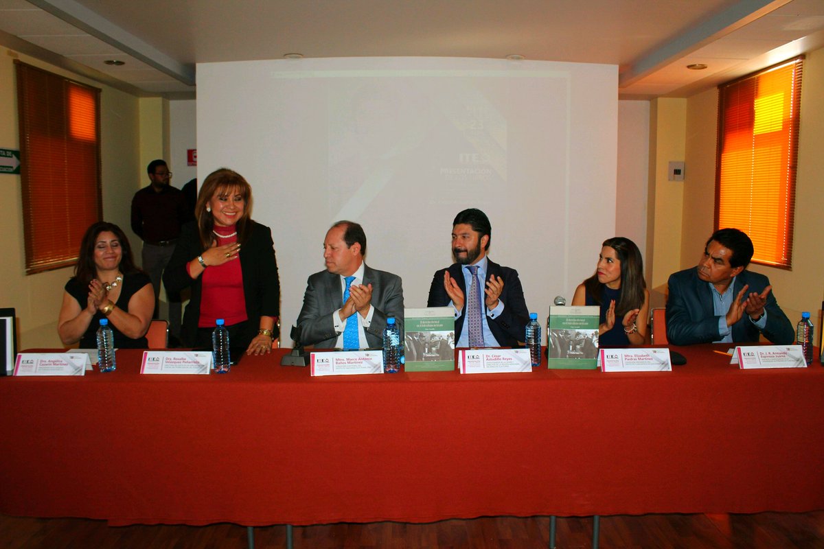 PJTLAXCALA's tweet photo. Participa como comentarista @rosalbavp Directora del Instituto de Especialización Judicial del @PJTLAXCALA en la presentación de los libros del Dr. César Astudillo Reyes: Estudios Electorales y El Derecho Electoral en el Federalismo Mexicano.
@COLTLAX
@ITETLAX
#DíaMundialdelLibro https://t.co/TFofC1Ne92