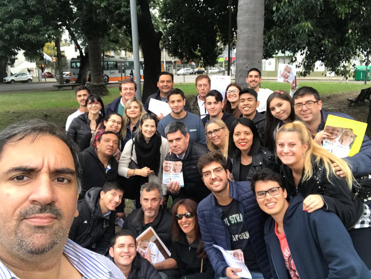 gongor1971's tweet photo. #Timbreando en barrio Belgrano. Aca no se para ningún dia haga frio o calor. #RoyIntendente #DanielaLeonConcejal #VamosJuntos 💪 https://t.co/ONM5BQHVct