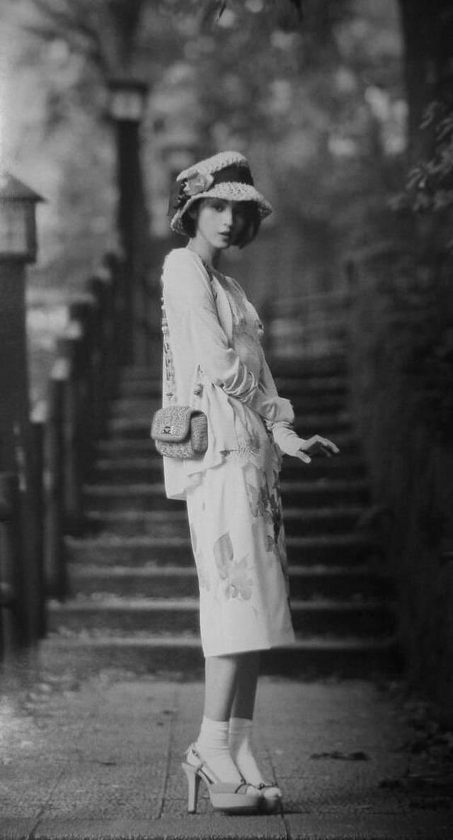 渡邉英徳 こちらが元の白黒写真 実際は 女優の満島ひかりさんが モガに扮した写真とのこと T Co Ulv6m4lial Twitter 渡邉英徳 こちらが元の白黒写真 実際は 女優の満島ひかりさんが モガに扮した写真とのこと T Co Ulv6m4lial Twitter