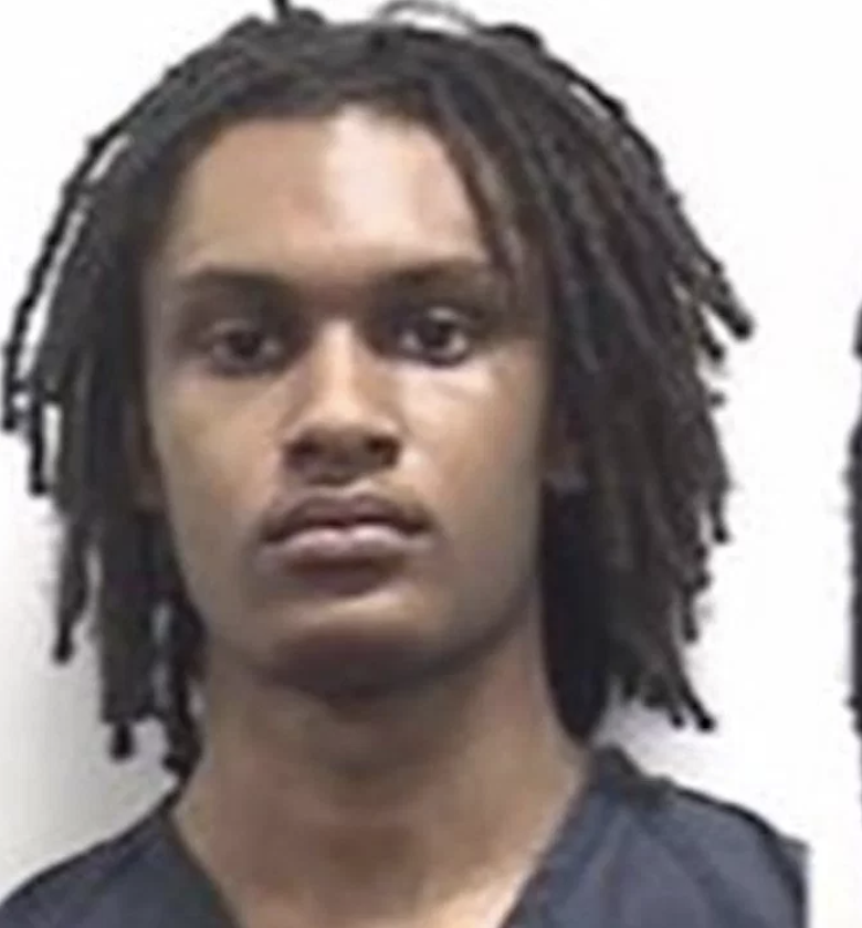 GAFollowers's tweet photo. Police arrested 20-year-old Zaren Garner for shooting a UGA student during a robbery at a bus stop in Athens yesterday. Prior to the shooting Zaren robbed another student nearby. https://t.co/pr6Lv7VYiT